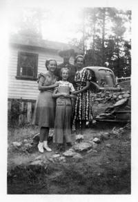 AC and three nieces
